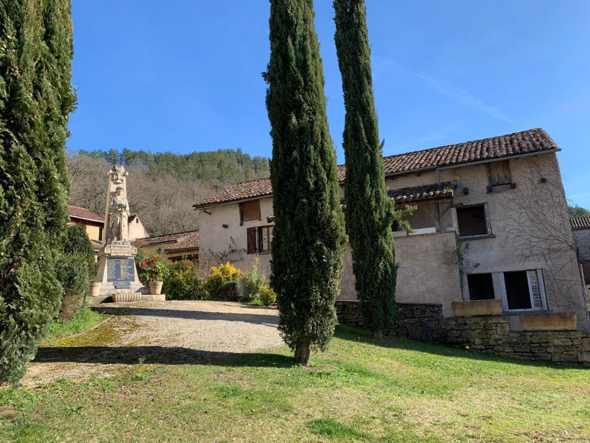Spacious Apartment In A Charming, Tranquil Village Saint-Vincent-Rive-dʼOlt Dış mekan fotoğraf